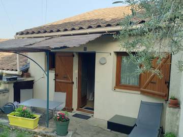 Gîte pour 2 personnes, avec terrasse et jardin à Gréoux-les-Bains