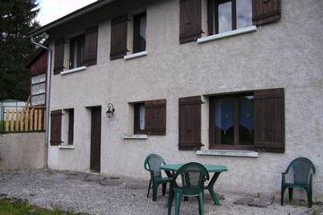 Gîte pour 2 personnes, avec jardin à Foncine-le-Bas