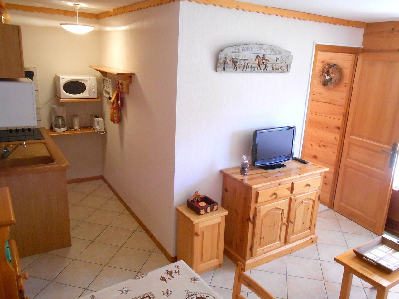 Apartamento entero, Estudio acogedor con terraza y vista a las montañas, cerca de pistas y pueblo in Le Grand-Bornand, Región de Annecy