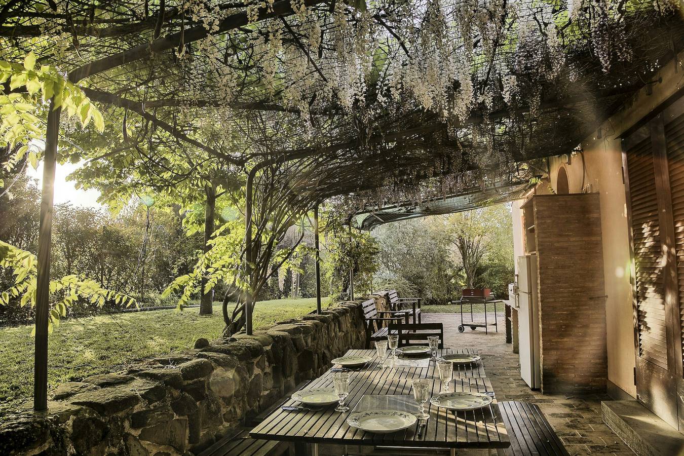 Villa mit Glyzinienveranda in den Marken in Ostra, Ancona Provinz