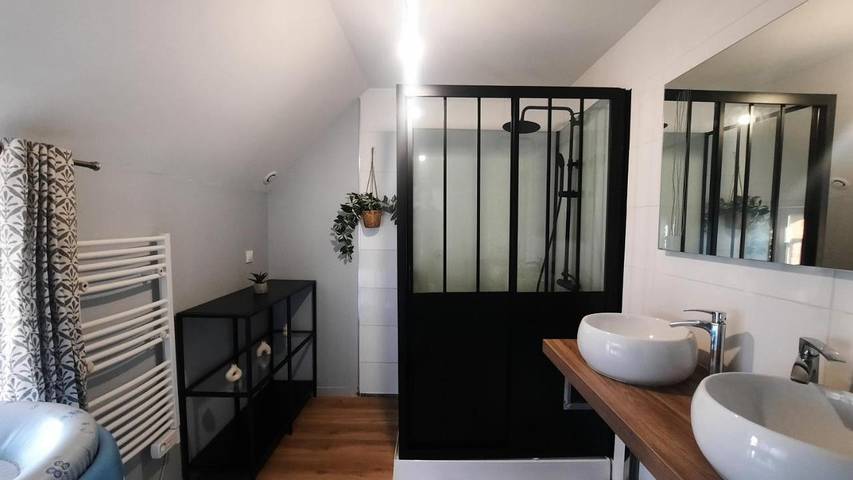 Location de vacances pour 7 personnes, avec jardin à Le Vivier-sur-Mer - 3