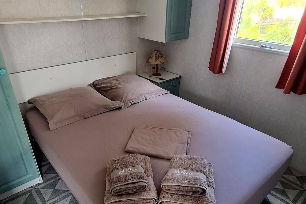 Mobil-home bord de mer sur terrain privé, terrasse vue mer, parking privé in Grau-d'Agde, Agde