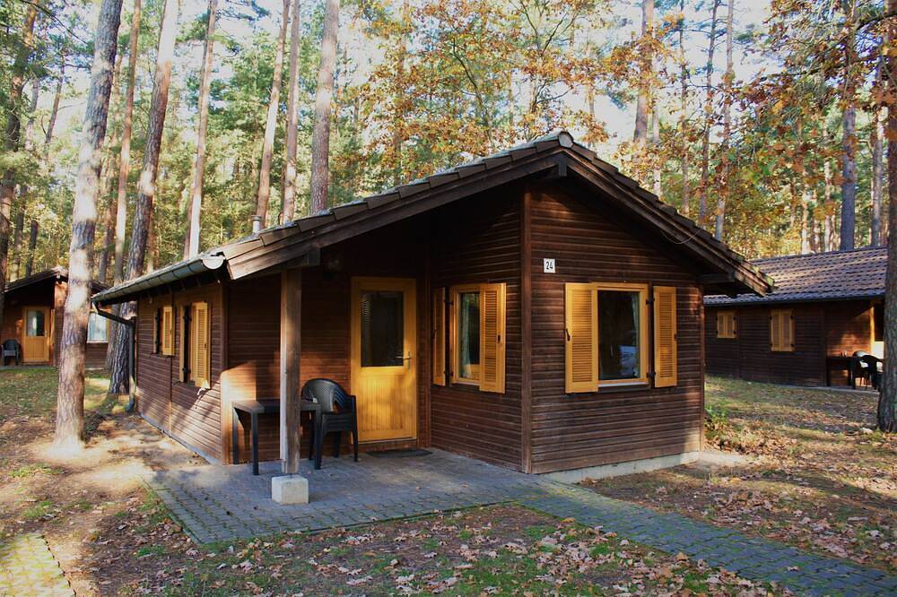 Monteurs-Bungalow mit Bad im Heide-Camp Colbitz in Colbitz, Elbe-Börde-Heide