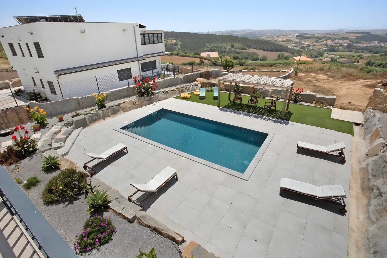 Villa 'Peace House Lourinhã' met Uitzicht op de Bergen, Privézwembad en Wi-Fi in Lourinhã, Lissabon District