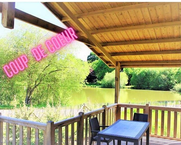Location de vacances pour 2 personnes, avec Terrasse et Jardin ainsi que Vue sur le lac et Vue à Merdrignac