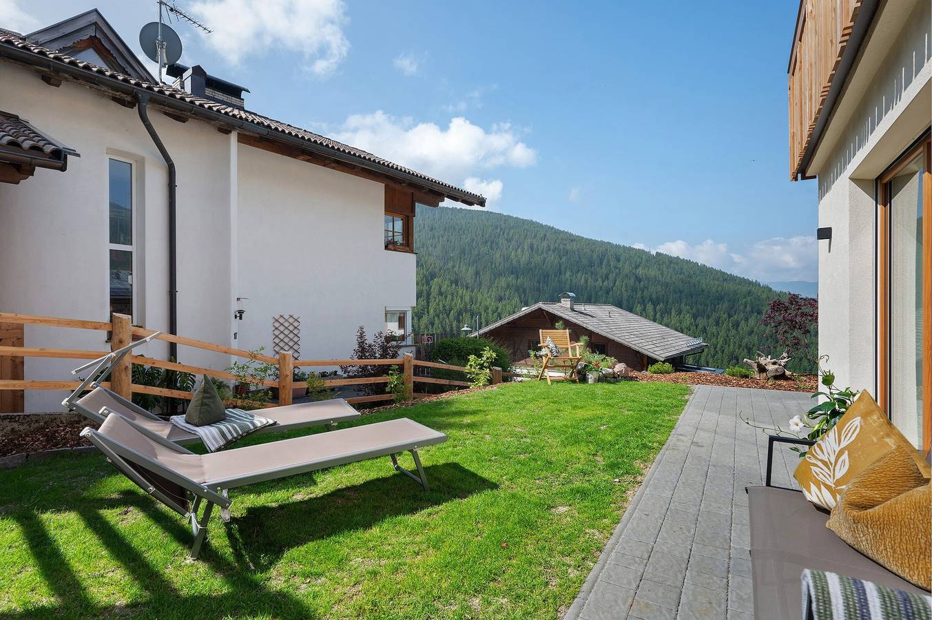 Ganze Wohnung, Ferienwohnung 'Carina' mit Bergblick, Balkon und Wi-Fi in Reinswald, Sarntal