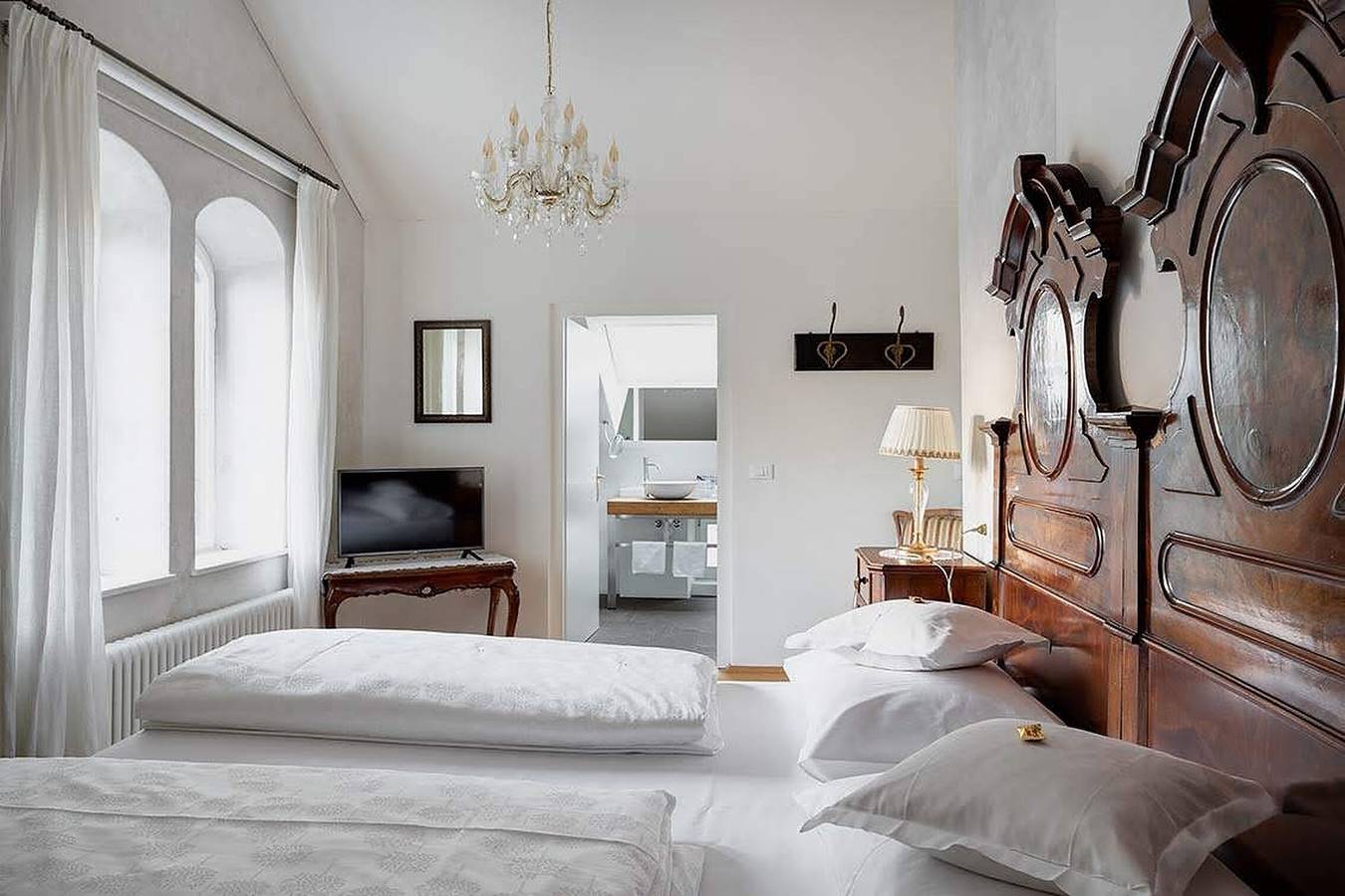 Ganze Wohnung, Ferienwohnung 'Villa Bergmann Turm Suite' mit Bergblick, Gemeinschaftsterrasse und Wlan in Meran, Texelgruppe