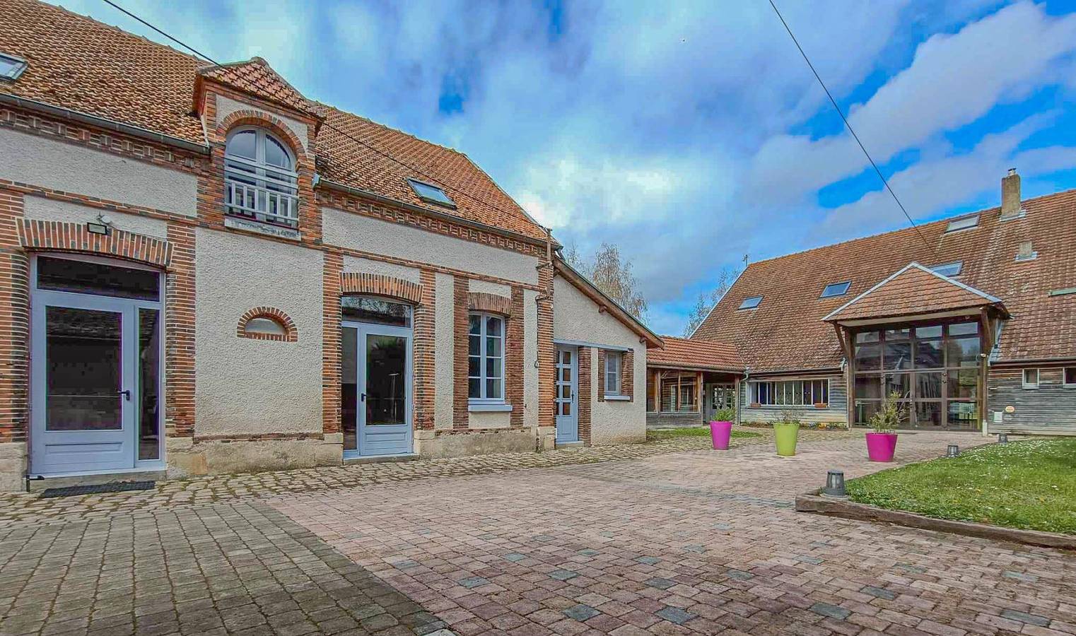 Entire holiday apartment, Gîte de Groupe - 31 personnes in Méry-sur-Seine, Aube