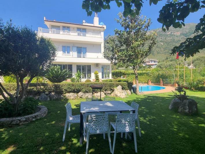Villa pour 17 personnes, avec vue ainsi que piscine et jardin