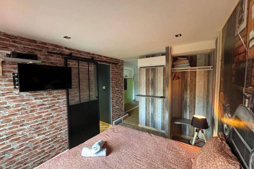 Entire apartment, Apartment T1 4P. Air conditioning and private parking in Épinal, Épinal region