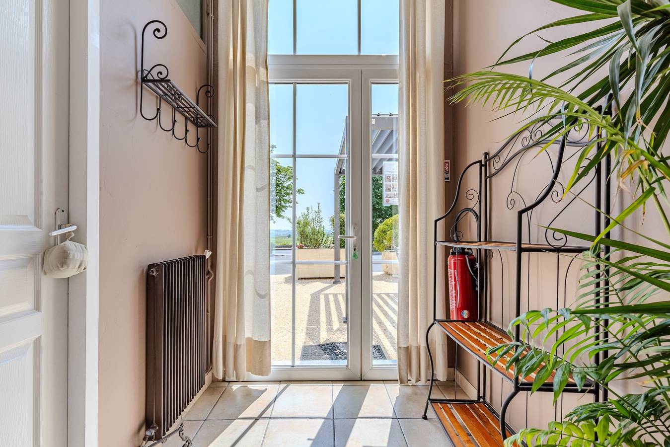 Les Marronniers – Maison de vacances avec piscine et vue sur les vignobles à Montagne in Montagne, Région de Libourne