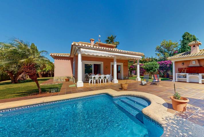 Villa für 10 Personen, mit Ausblick und Terrasse sowie Garten in Dénia - 3