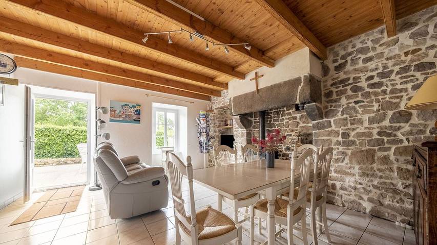 Location de vacances pour 6 personnes, avec jardin à Saussey