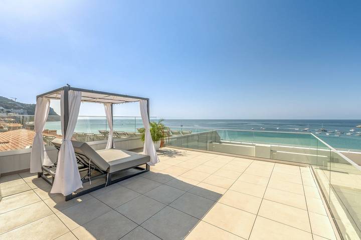 Gîte pour 4 personnes, avec Balcon ainsi que Terrasse et Piscine à Sesimbra