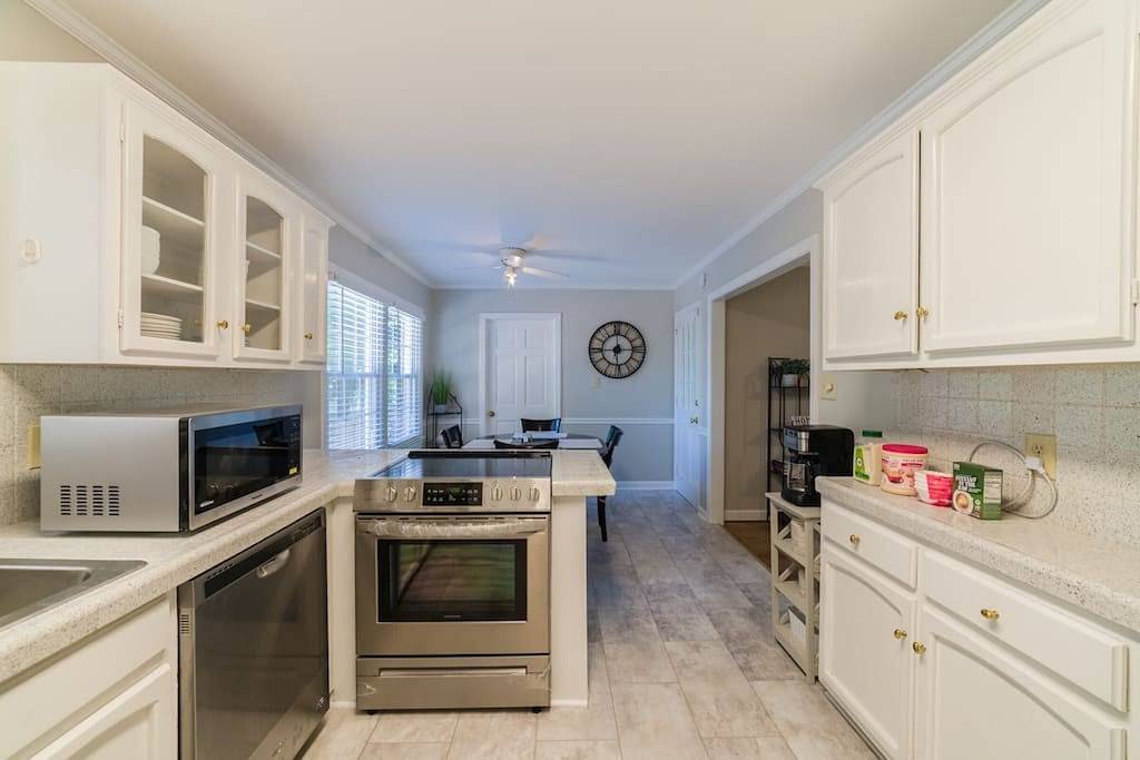 Modern 4 Bedroom pets welcome in Greensboro, Guilford County