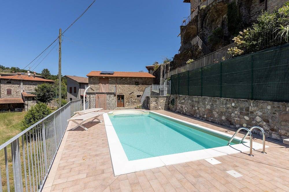 Schönes Haus in Nicciano mit Whirlpool in Piazza al Serchio, Garfagnana