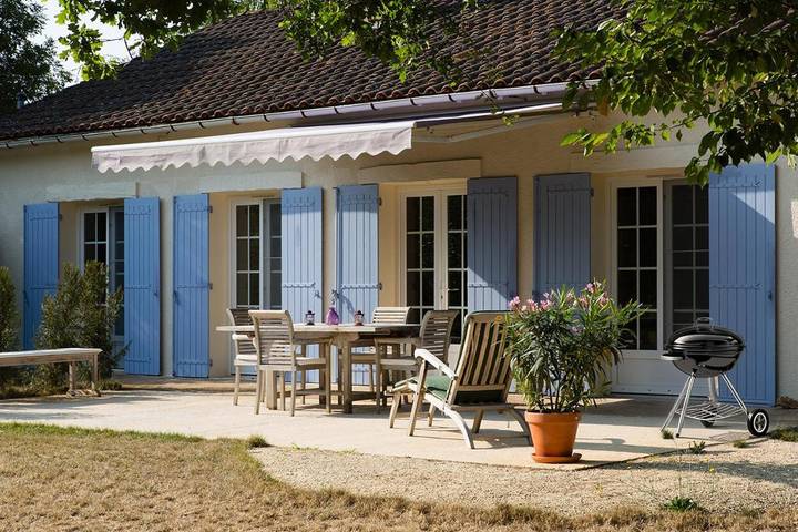 Location de vacances pour 8 personnes, avec vue ainsi que jardin et terrasse à Corgnac-sur-l'Isle - 2