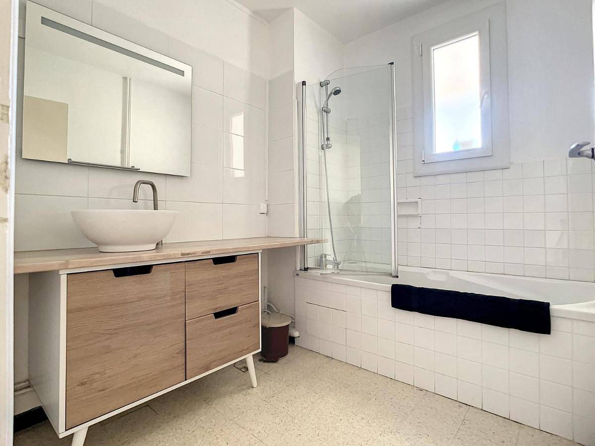 Appartement entier, Three-Bedroom Apartment in Marvejols, Région de Mende