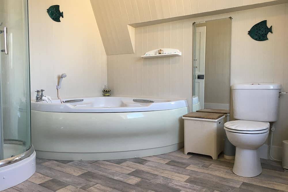 Entire apartment, Penthouse balcony apartment with panoramic sea views in Folkestone, Kent
