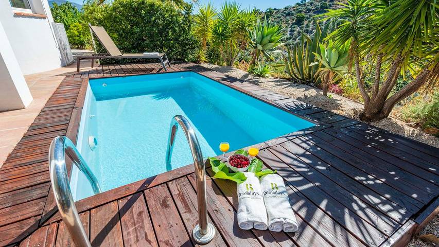 Casa rural para 6 personas, con Balcón/Terraza además de Jacuzzi y Piscina en Comares