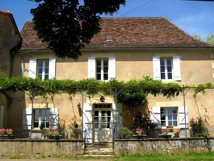 Gîte pour 5 personnes, avec jardin ainsi que piscine et vue à Saint-Félix-de-Villadeix