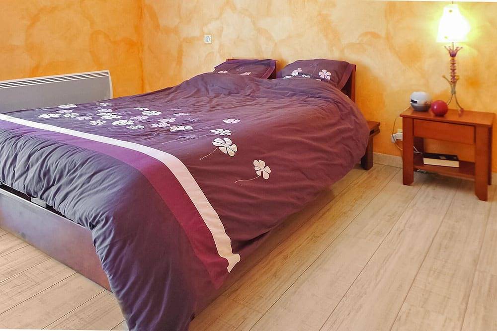 La Musicienne De Paradou in Paradou, Arles region