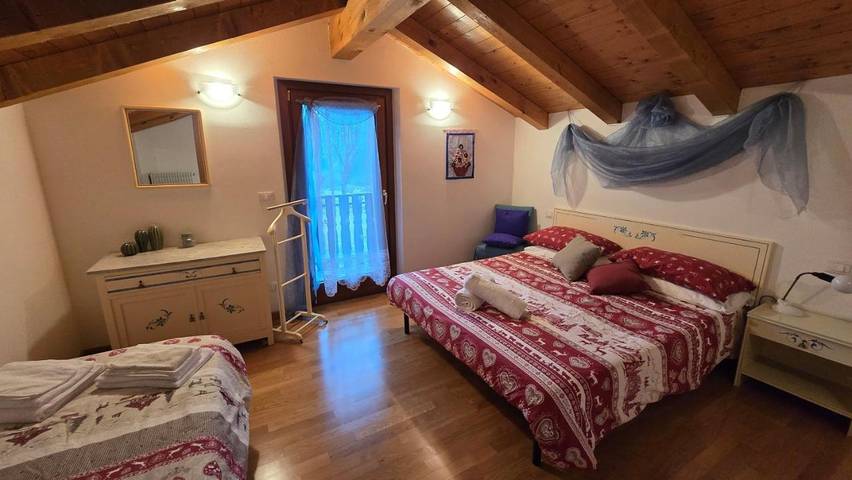 Casa vacanza per 5 persone, con Balcone e Terrazza nonché Giardino e Panorama a Arta Terme