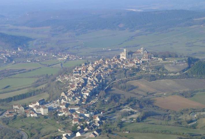 Location de vacances pour 2 personnes, avec terrasse et vue à Vézelay - 2
