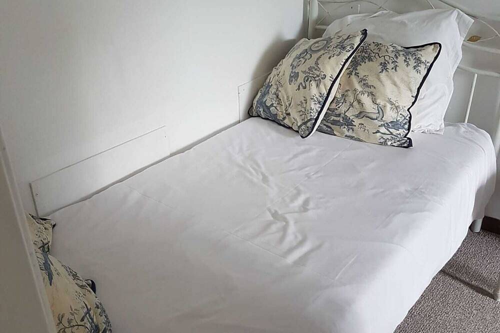 Lovely bed & breakfast room, sleeps up to 3 people. Close to Mareuil & Brantome. in Vieux-Mareuil, Parc naturel régional Périgord-Limousin