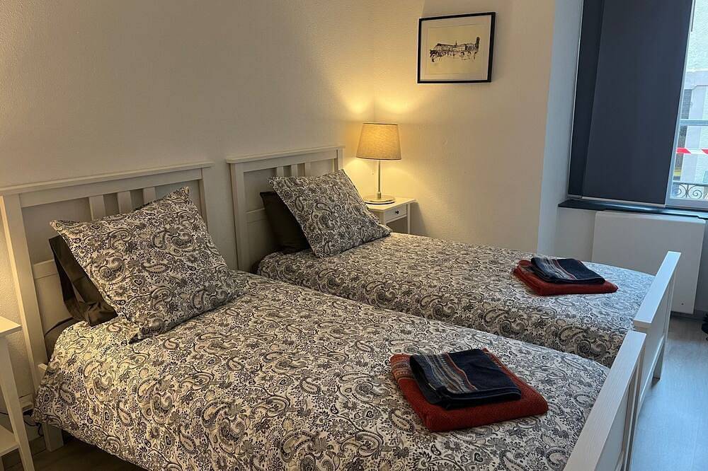 Entire apartment, Le Logis de la Tour - T3 in the historic center in Luxeuil-les-Bains, Haute-Saône