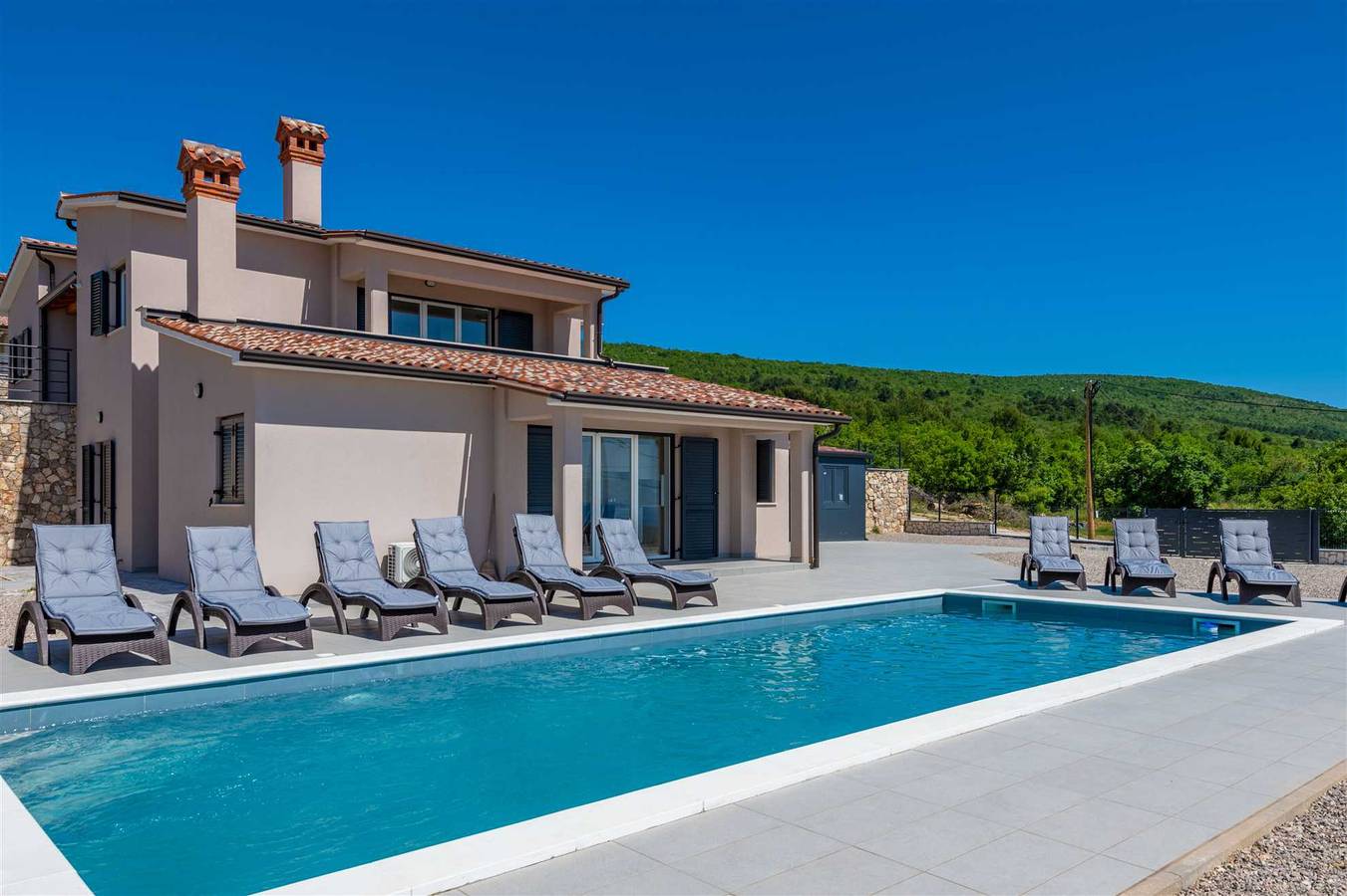 Villa Ema, eine wunderschöne Villa nur wenige Minuten vom Meer entfernt in Raša, Ostküste Istrien