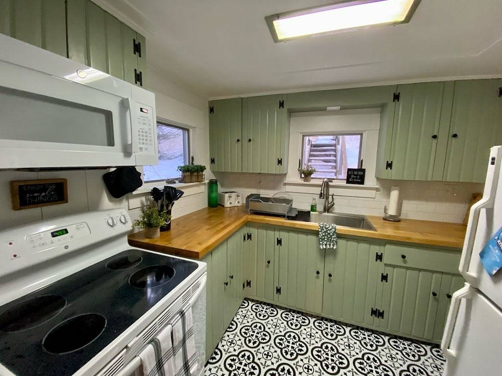 5 min to Mt. Sunapee/Short walk to Newbury Harbor & Beach/Large Backyard in Newbury (NH), Lake Sunapee