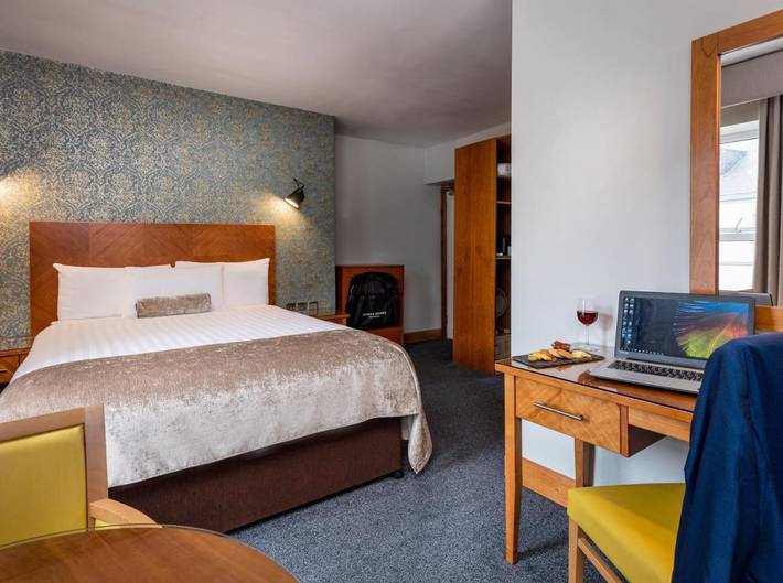Hotel for 2 people, with Hot tub and Children pool as well as Pool and Sauna in Waterford