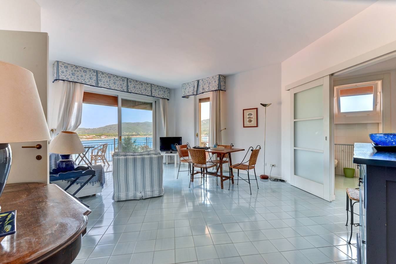 Ganze Wohnung, Ferienwohnung "Bellavista" mit Meerblick, Balkon und Klimaanlage in Spiaggia di Marina di Campo, Marina di Campo