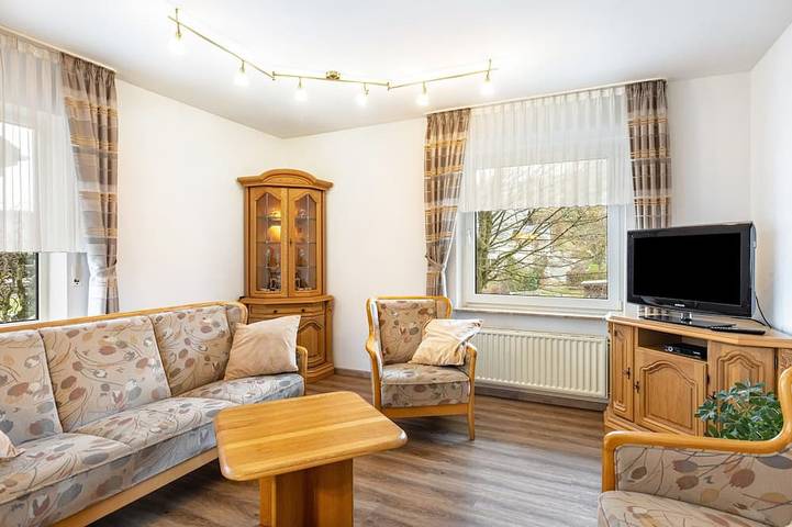 Ferienwohnung für 5 Personen, mit Garten und Sauna sowie Terrasse in Usseln