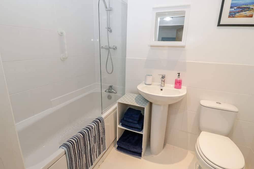 10 The Orchard, pet friendly, with a garden in Rhos-On-Sea in Rhos on Sea, Conwy region