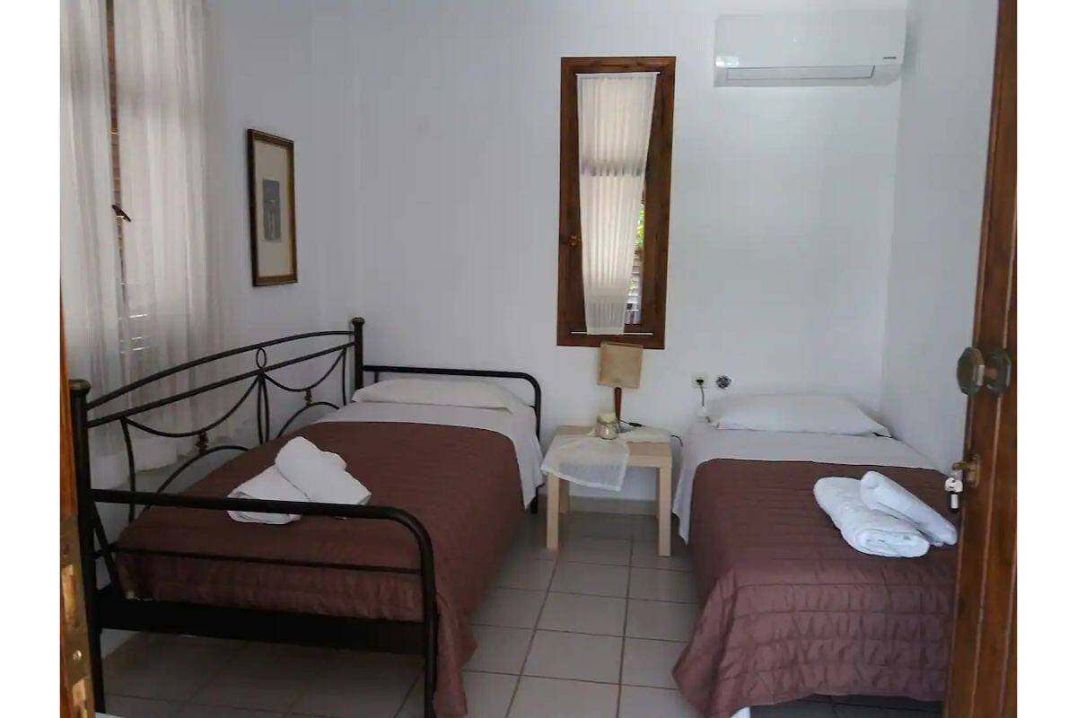 Entire apartment, Apartment 'Maria's House 2' with Mountain View, Wi-Fi and Air Conditioning in Aidipsos, Euboea