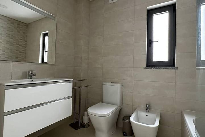 Ganze Wohnung, Wohnung mit 2 Schlafzimmern 100 Meter vom Strand / Neu in Quarteira, Faro Distrikt