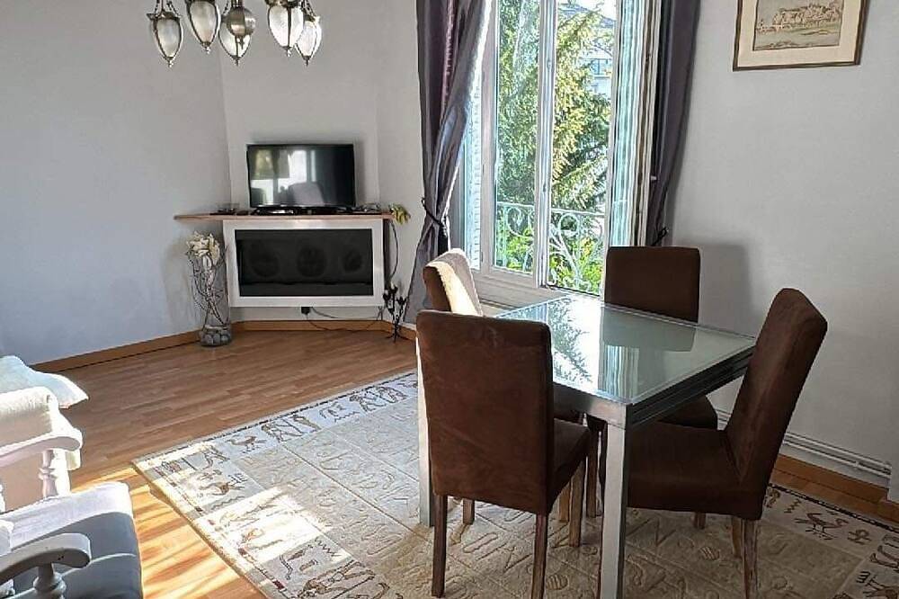 Appartement entier, Appartement de 75m2 entre Paris/Versailles in Chaville, Hauts-de-Seine