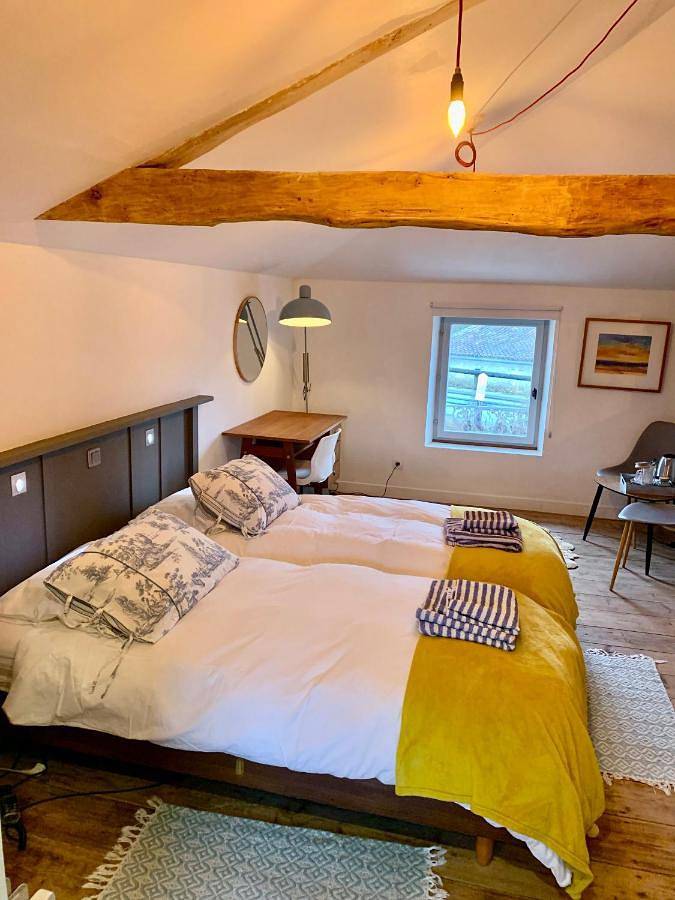 Gîte pour 2 personnes, avec jardin et vue à Saint-Même-les-Carrières - 4