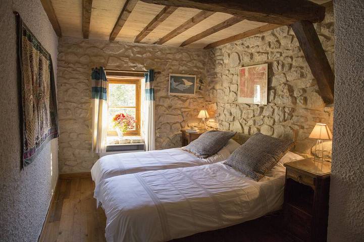 Location de vacances pour 14 personnes, avec balcon et jardin à Cliousclat - 3