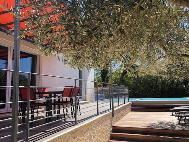 Location de vacances pour 6 personnes, avec Terrasse ainsi que Jardin et Piscine à Moussac