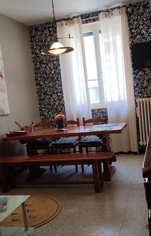 Appartement entier, One-Bedroom Apartment in Craponne-sur-Arzon, Parc Naturel Régional Livradois-Forez