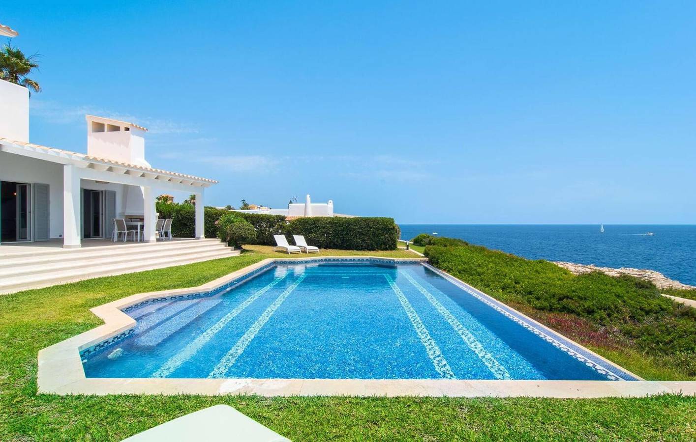 Exklusive, moderne Villa mit Pool, Strandnähe und Panoramablick aufs Meer auf Mallorca in Cala Serena, Felanitx