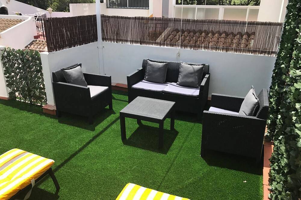 Apartamento entero, Impresionante vista de 2 camas de la plaza y el solarium privado in Brisas y Golf, Orihuela