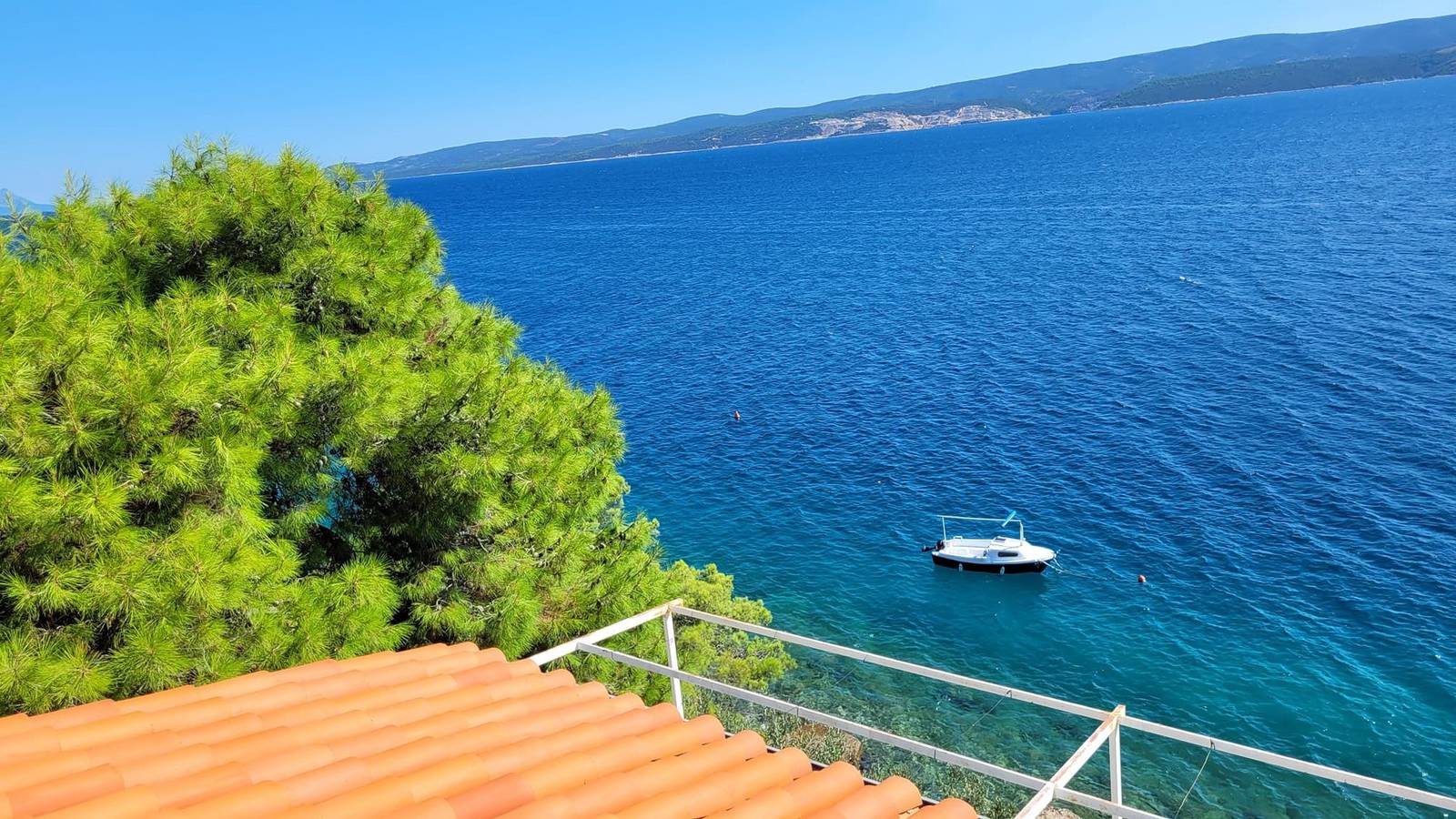 Ganze Wohnung, Traumhafter Meerblick, erste Reihe am Meer in Stanici, Omis-Riviera