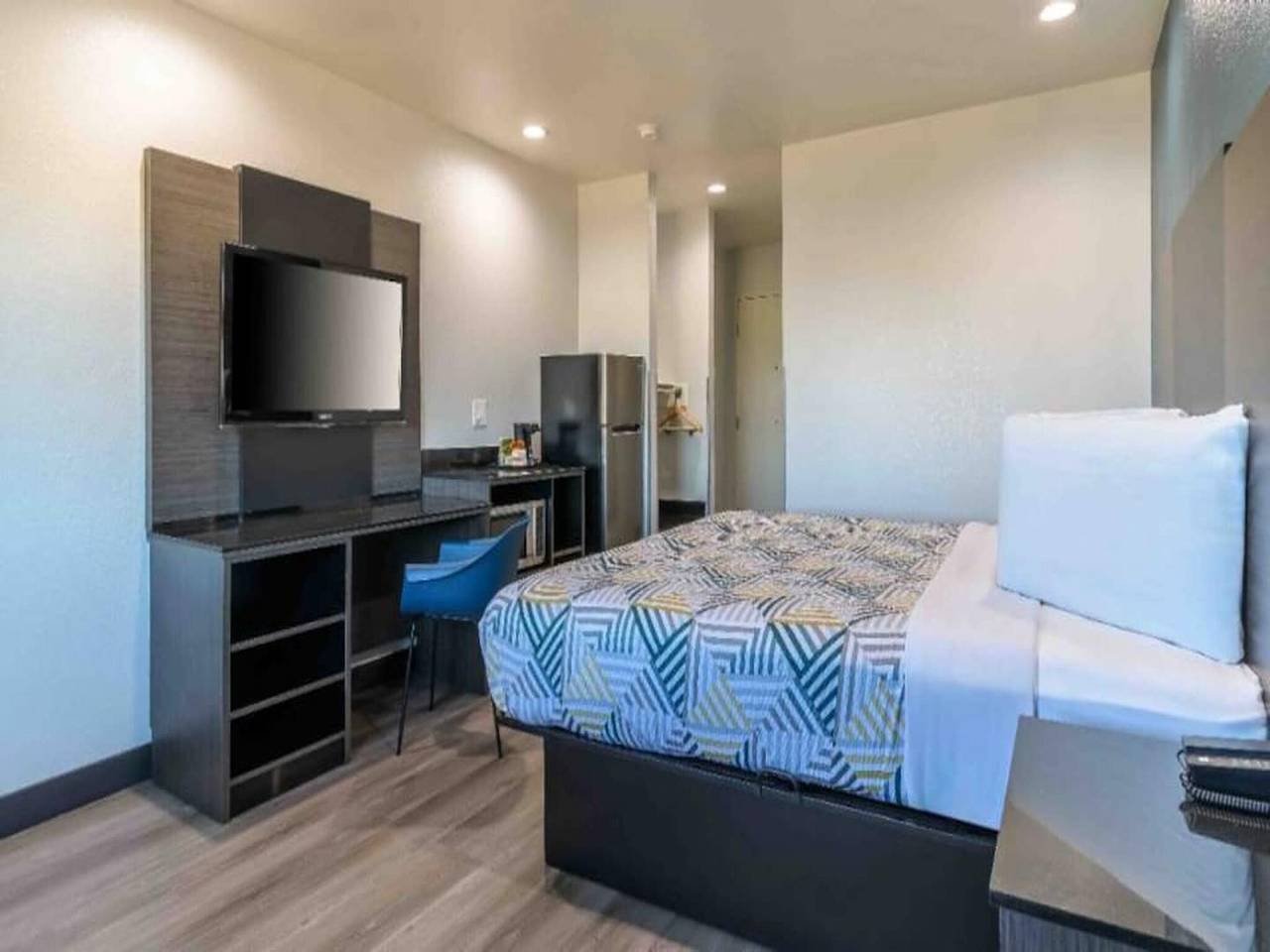 1 Cama King | Ns | Nevera in Perris, Riverside County