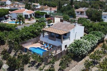 Casa rural con piscina para 4 personas, con terraza y jardín en Sierra de Tejeda Almijara y Alhama