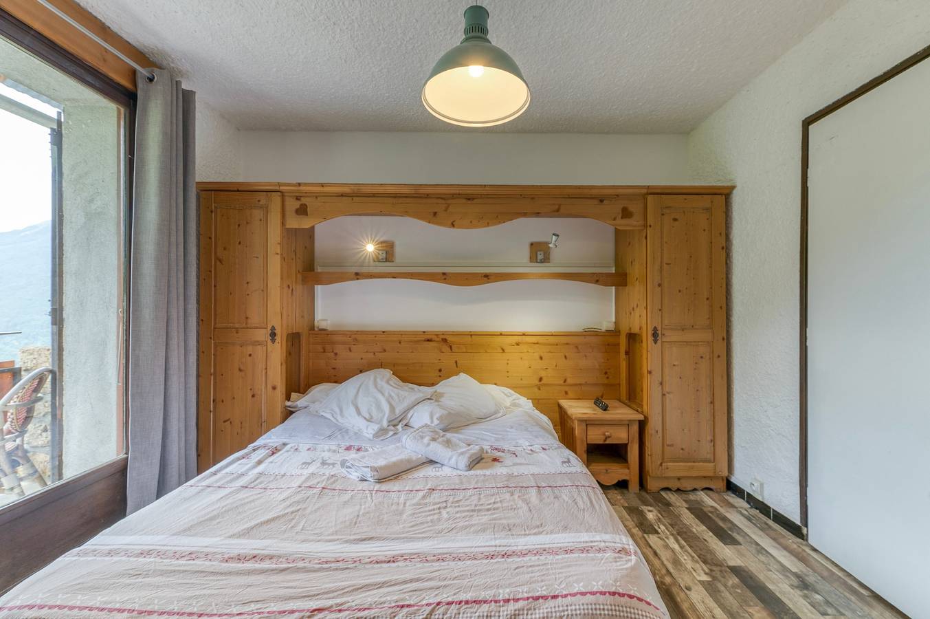Zimmer 'Chambre 5' mit Bergblick und Balkon in Oz, Nationalpark Écrins
