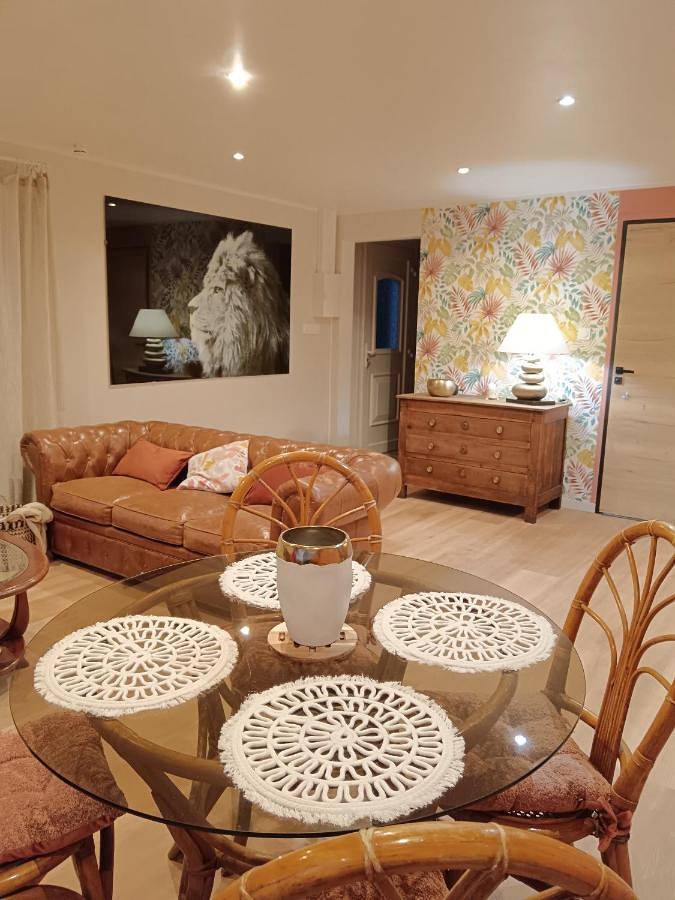 Location de vacances pour 4 personnes, avec jardin et vue, adapté aux familles à Carly